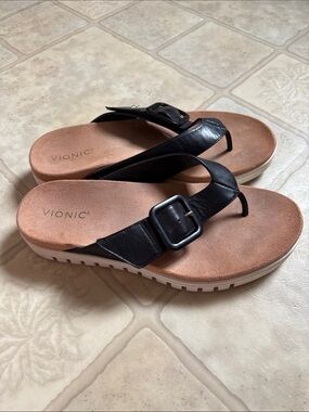 Vionic Uptown Marin Orthotic
Platform Thong Sandals Size 11 WIDE Black Leather